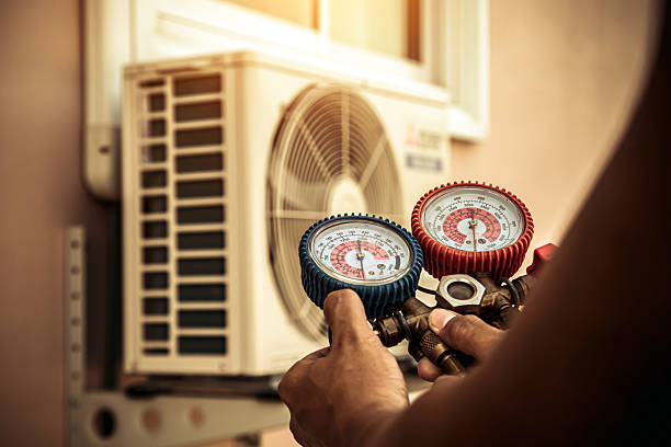 Professional Hvac Installation technician working in Alva, FL